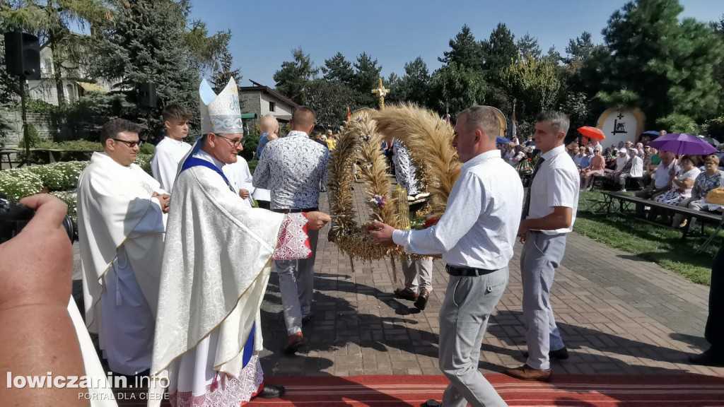 Uroczysta msza święta przy Sanktuarium w Domaniewicach.