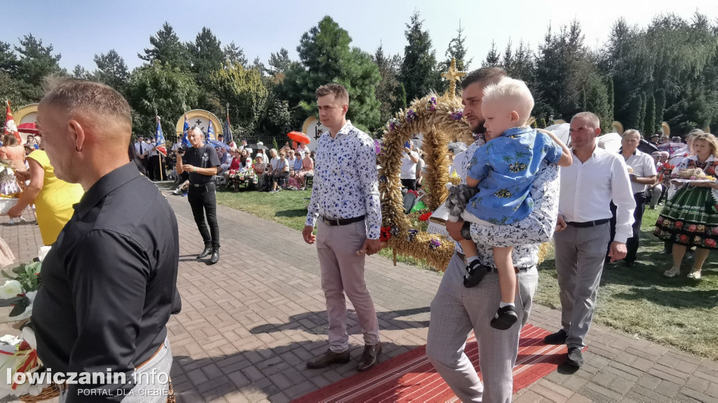 Uroczysta msza święta przy Sanktuarium w Domaniewicach.