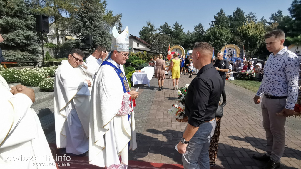 Uroczysta msza święta przy Sanktuarium w Domaniewicach.