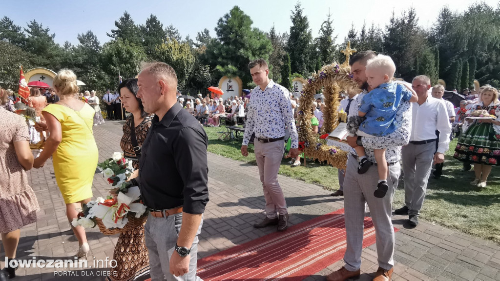 Uroczysta msza święta przy Sanktuarium w Domaniewicach.