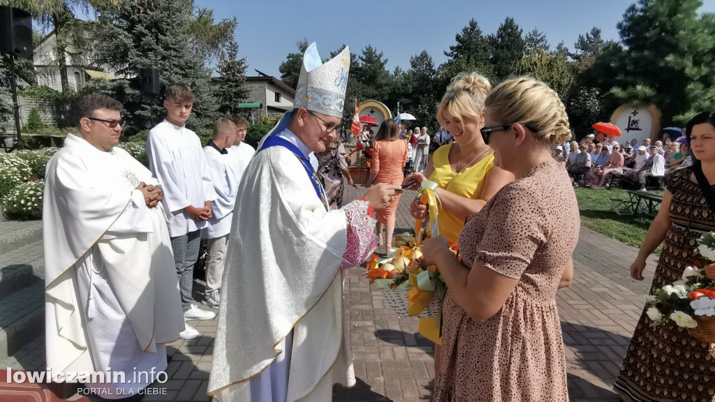 Uroczysta msza święta przy Sanktuarium w Domaniewicach.