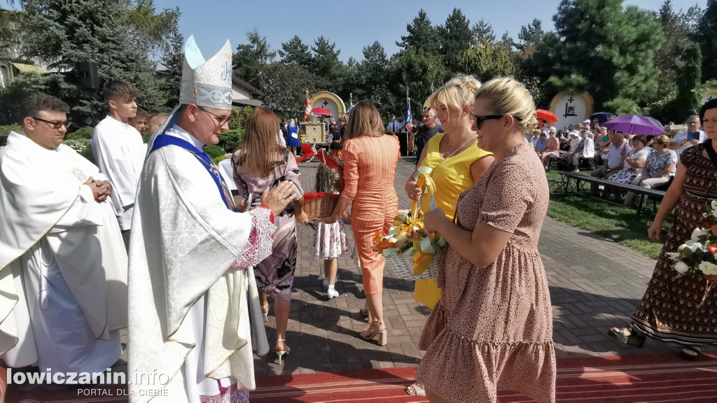 Uroczysta msza święta przy Sanktuarium w Domaniewicach.