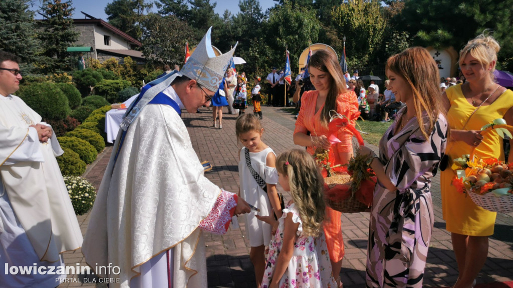 Uroczysta msza święta przy Sanktuarium w Domaniewicach.
