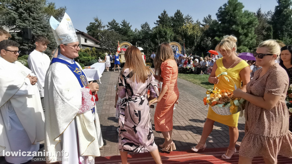 Uroczysta msza święta przy Sanktuarium w Domaniewicach.