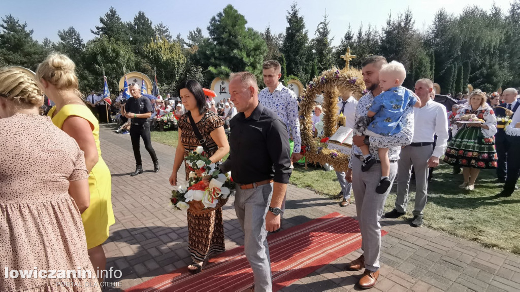 Uroczysta msza święta przy Sanktuarium w Domaniewicach.