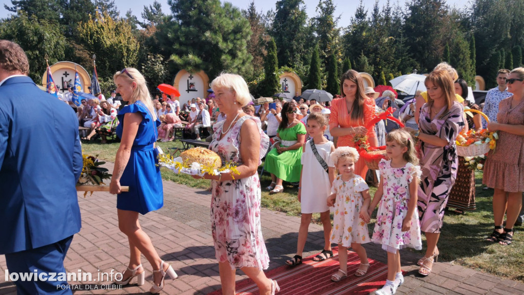 Uroczysta msza święta przy Sanktuarium w Domaniewicach.