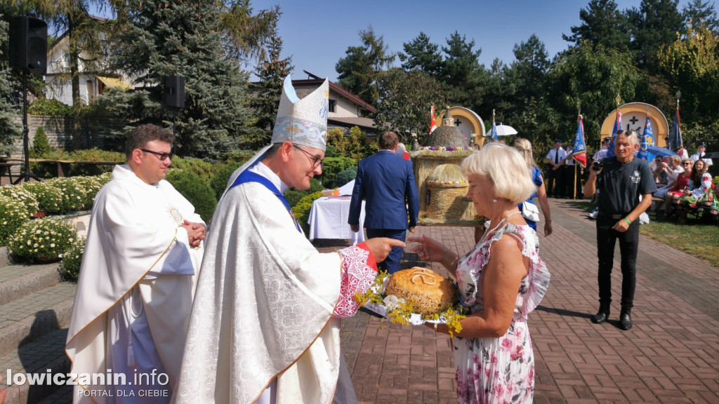 Uroczysta msza święta przy Sanktuarium w Domaniewicach.