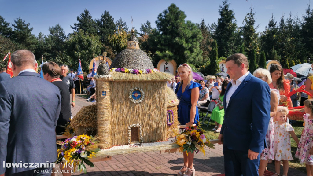 Uroczysta msza święta przy Sanktuarium w Domaniewicach.