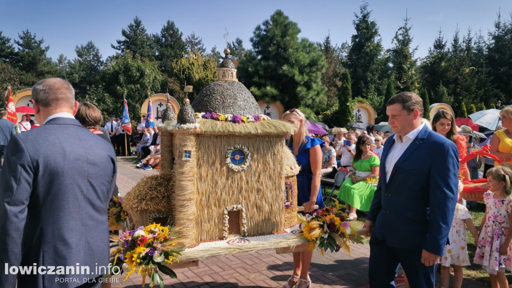 Uroczysta msza święta przy Sanktuarium w Domaniewicach.