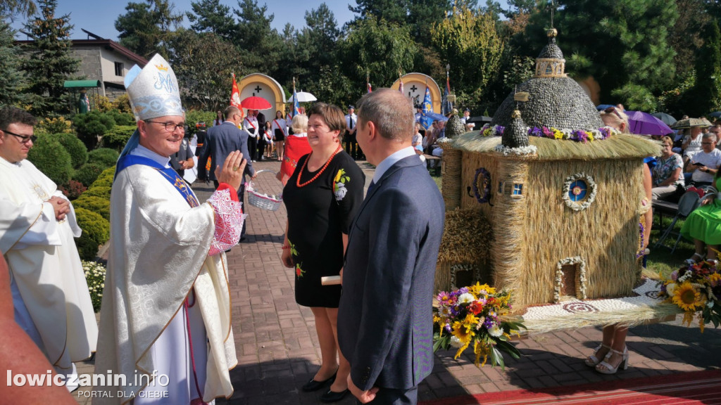 Uroczysta msza święta przy Sanktuarium w Domaniewicach.