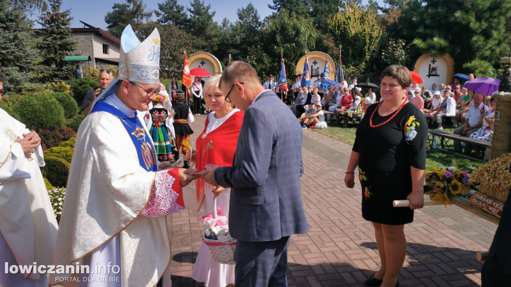 Uroczysta msza święta przy Sanktuarium w Domaniewicach.