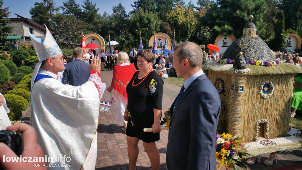 Uroczysta msza święta przy Sanktuarium w Domaniewicach.