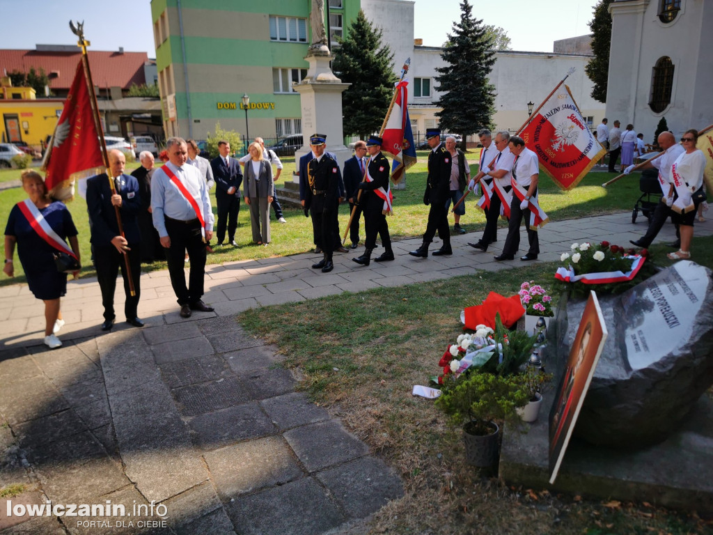 NSZZ Solidarność pod pomnikiem bł. ks. Jerzego Popiełuszki.