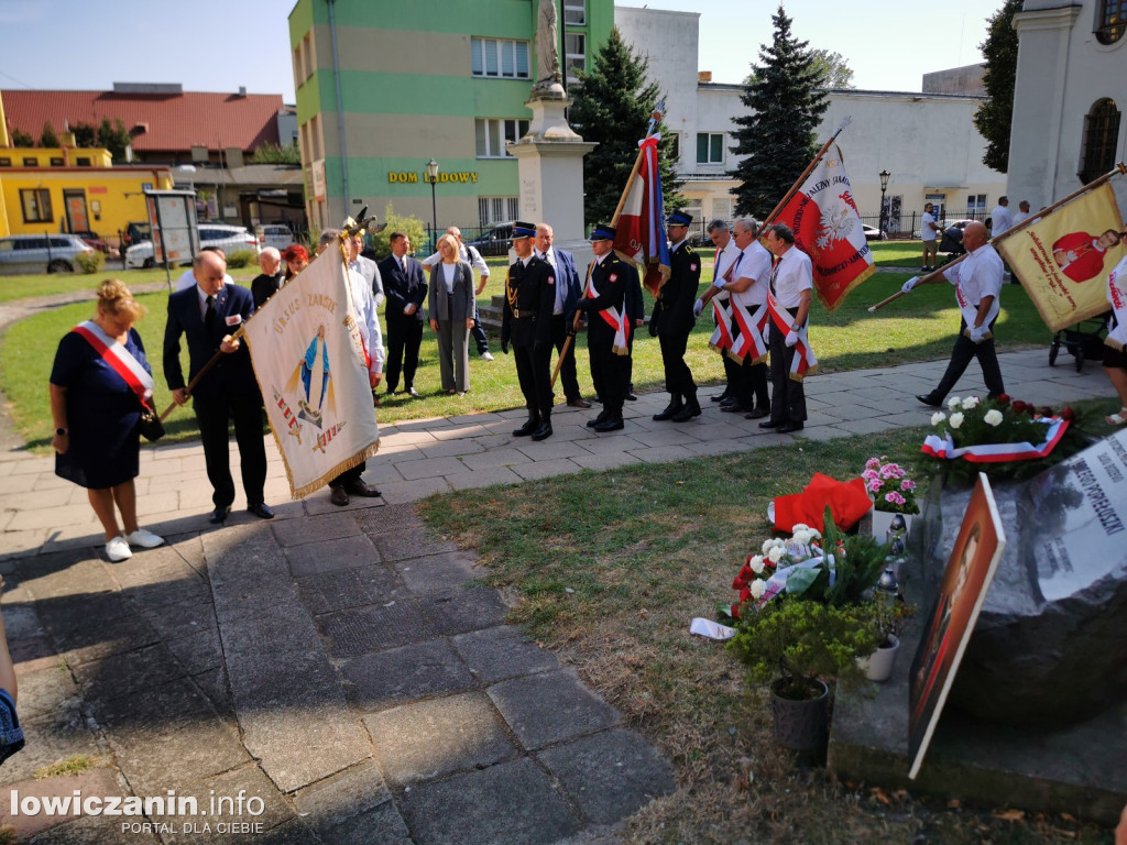 NSZZ Solidarność pod pomnikiem bł. ks. Jerzego Popiełuszki.