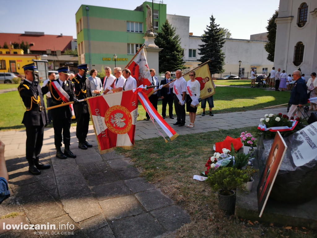 NSZZ Solidarność pod pomnikiem bł. ks. Jerzego Popiełuszki.