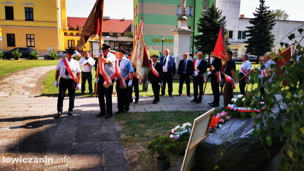 NSZZ Solidarność pod pomnikiem bł. ks. Jerzego Popiełuszki.