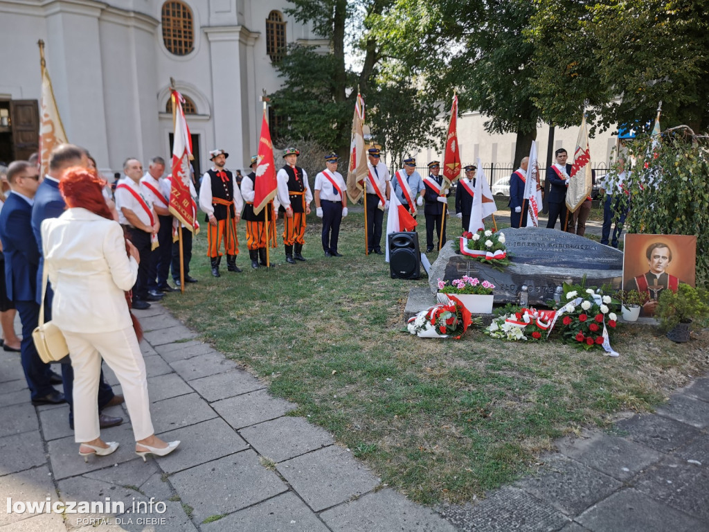 NSZZ Solidarność pod pomnikiem bł. ks. Jerzego Popiełuszki.