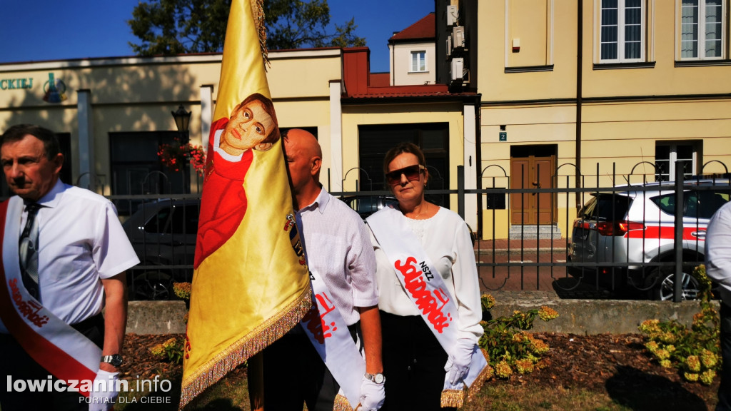 NSZZ Solidarność pod pomnikiem bł. ks. Jerzego Popiełuszki.