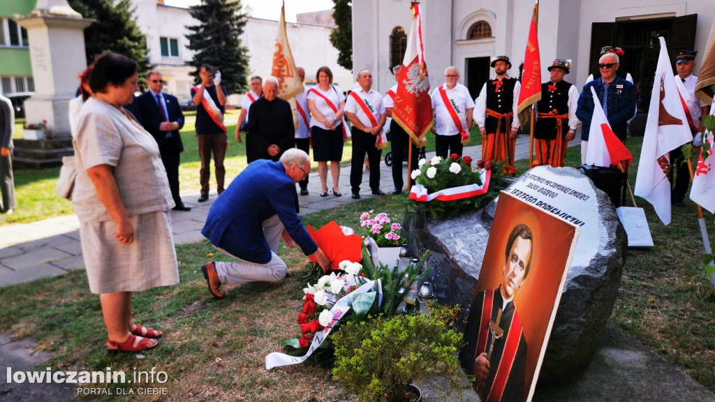 NSZZ Solidarność pod pomnikiem bł. ks. Jerzego Popiełuszki.