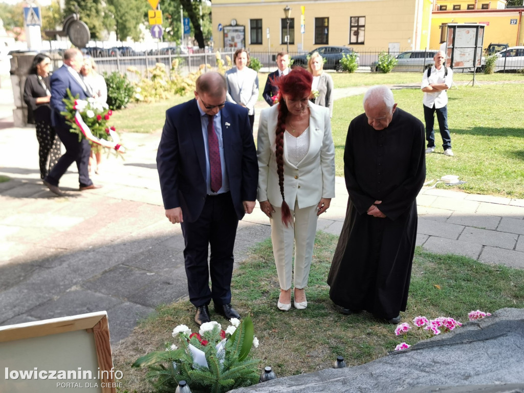 NSZZ Solidarność pod pomnikiem bł. ks. Jerzego Popiełuszki.