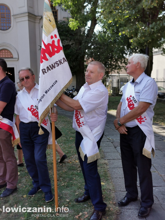 NSZZ Solidarność pod pomnikiem bł. ks. Jerzego Popiełuszki.