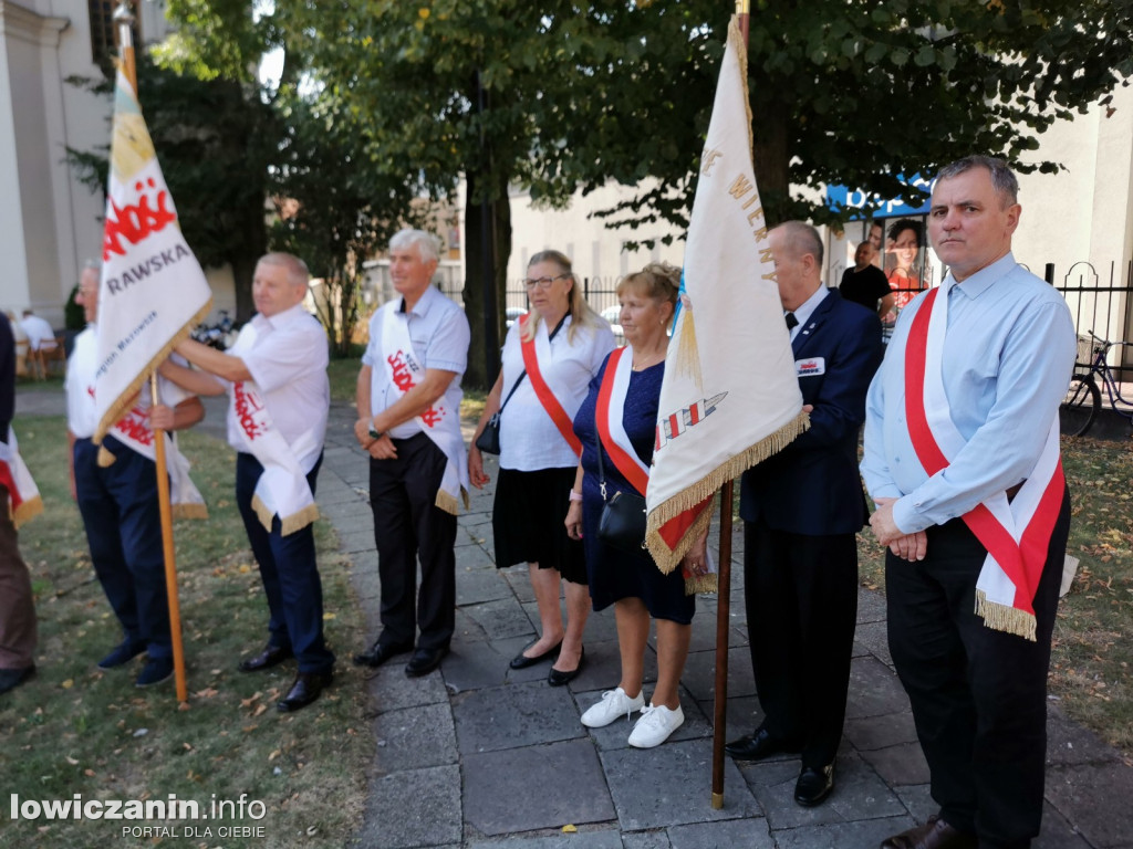 NSZZ Solidarność pod pomnikiem bł. ks. Jerzego Popiełuszki.