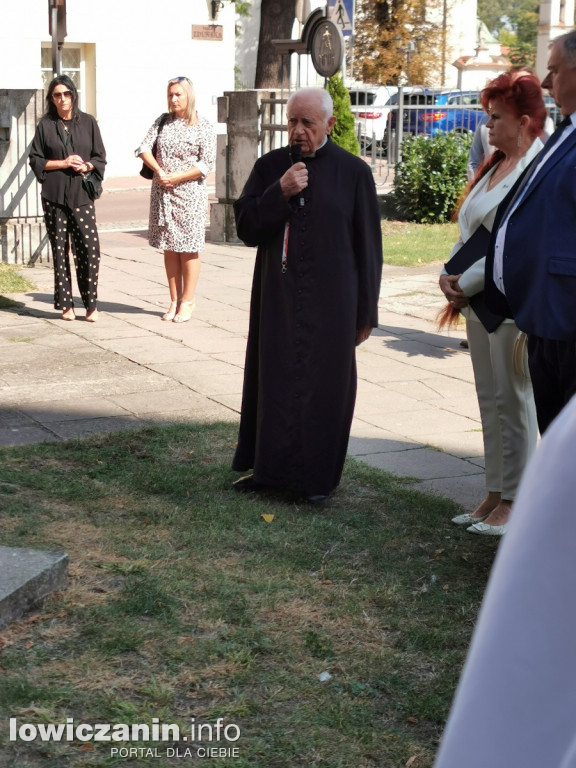 NSZZ Solidarność pod pomnikiem bł. ks. Jerzego Popiełuszki.