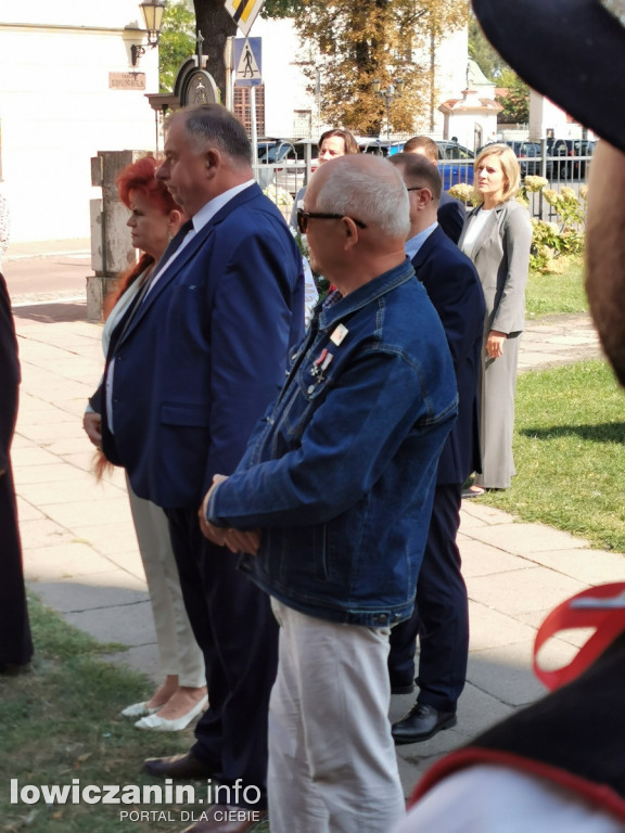 NSZZ Solidarność pod pomnikiem bł. ks. Jerzego Popiełuszki.