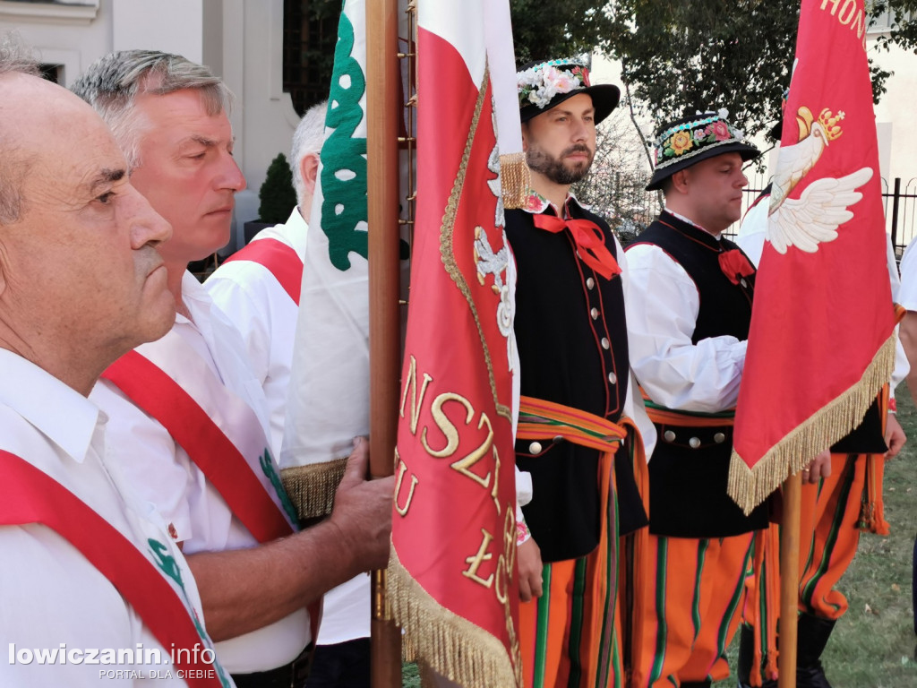 NSZZ Solidarność pod pomnikiem bł. ks. Jerzego Popiełuszki.