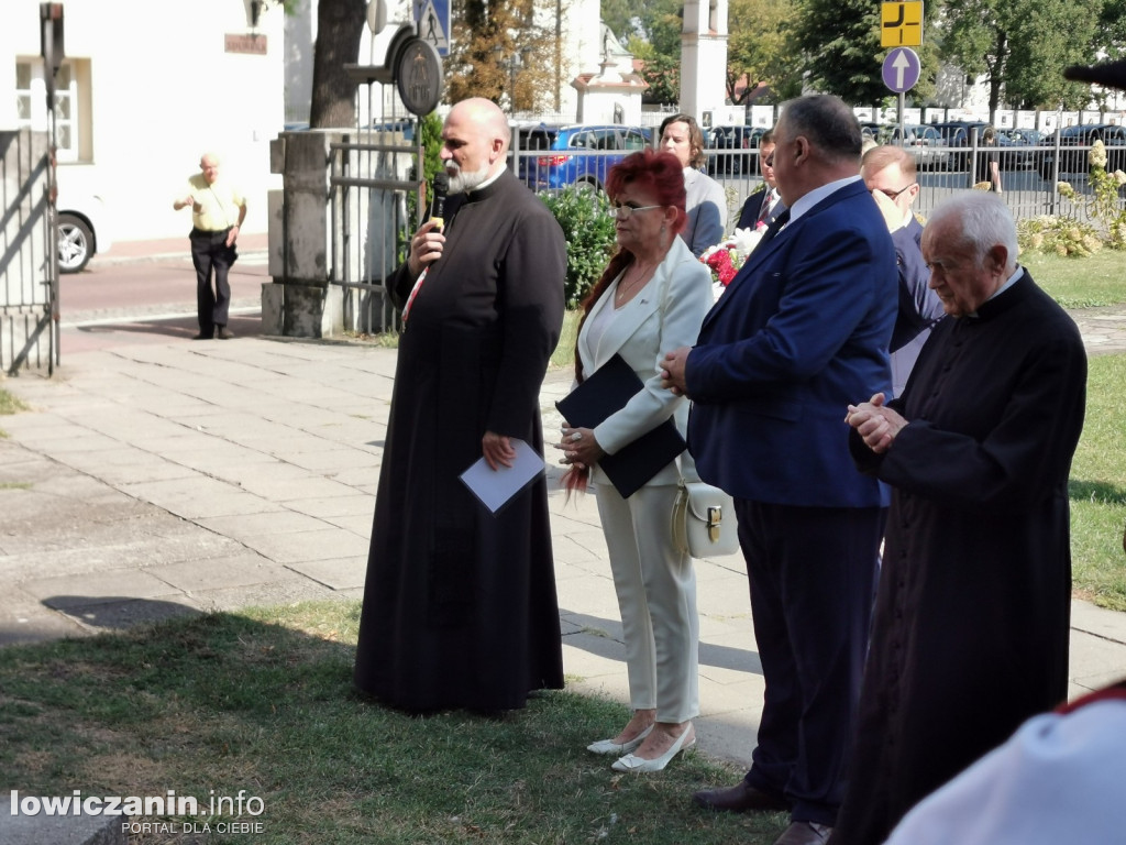 NSZZ Solidarność pod pomnikiem bł. ks. Jerzego Popiełuszki.