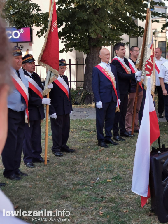 NSZZ Solidarność pod pomnikiem bł. ks. Jerzego Popiełuszki.