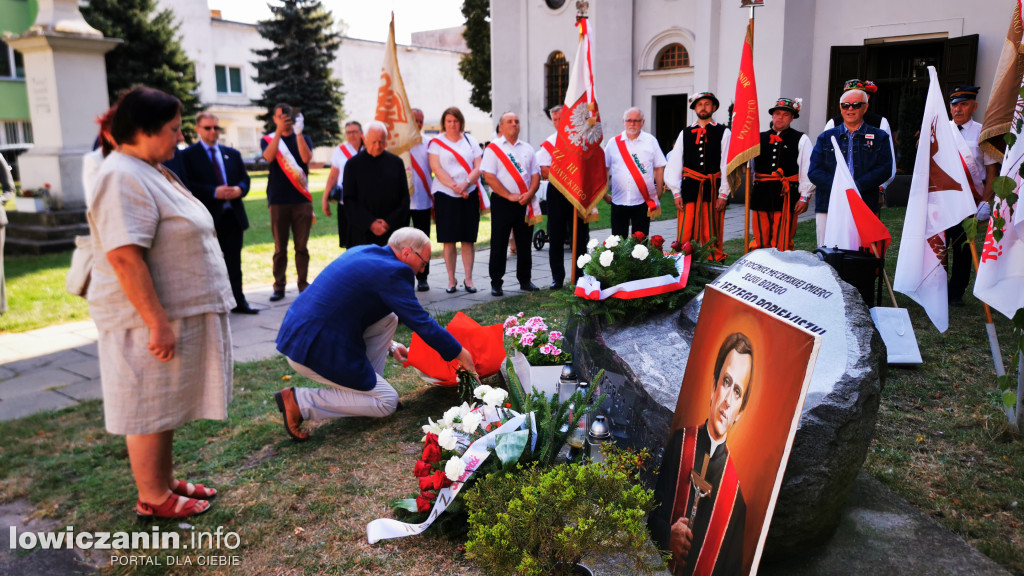 NSZZ Solidarność pod pomnikiem bł. ks. Jerzego Popiełuszki.