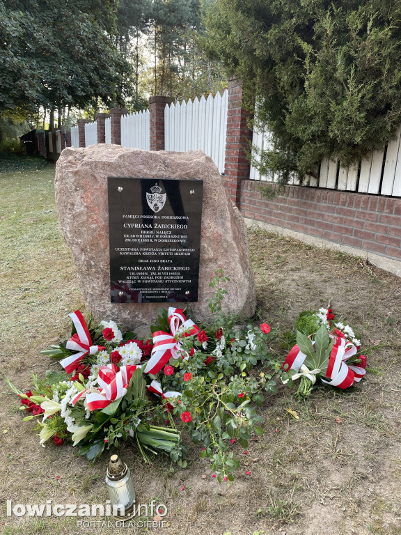 Dobieszków upamiętnił powstańców pomnikiem