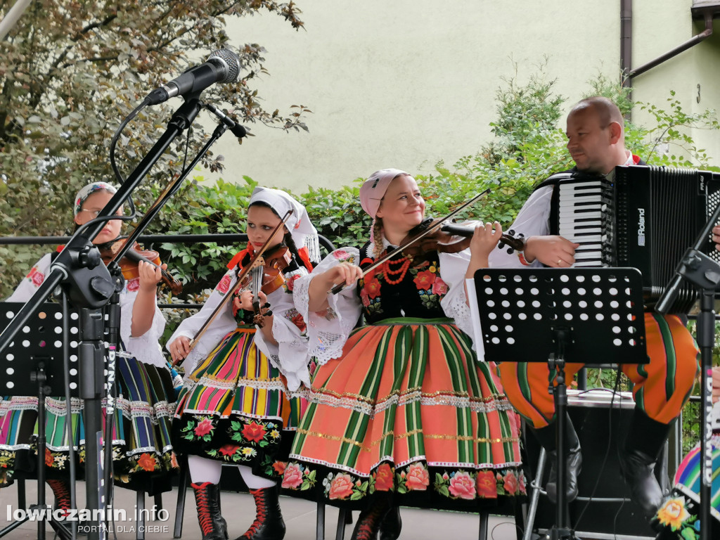 Na ludową nutę przy baszcie w Łowiczu