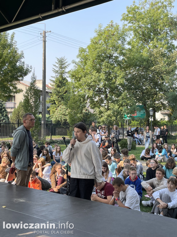 Twoja niemoc wspiera przemoc. Happening w Łowiczu