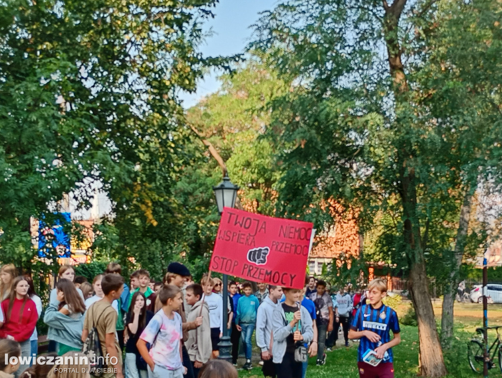 Twoja niemoc wspiera przemoc. Happening w Łowiczu