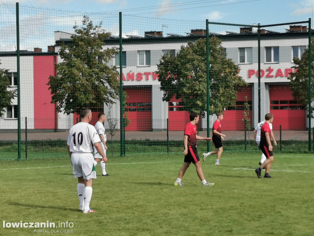 Mecz samorządowcy kontra uczniowie na Blichu