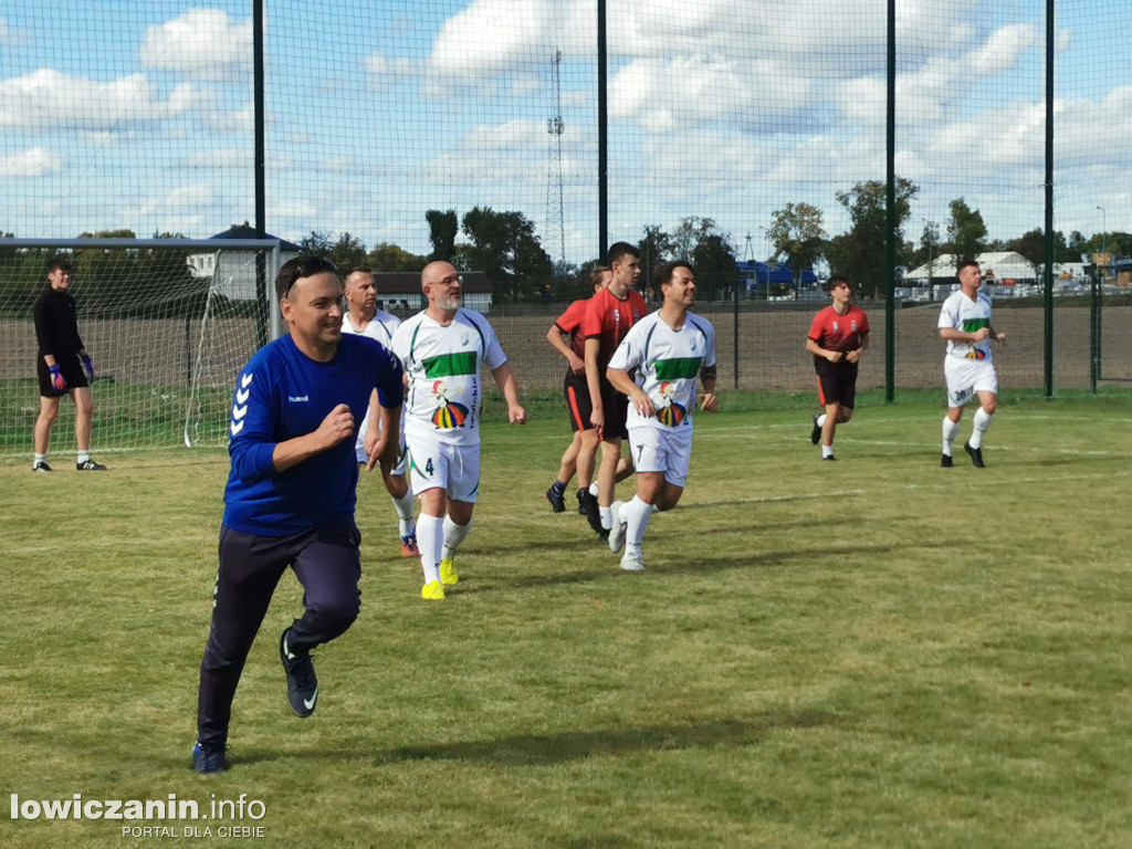Mecz samorządowcy kontra uczniowie na Blichu