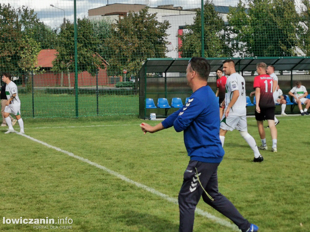 Mecz samorządowcy kontra uczniowie na Blichu