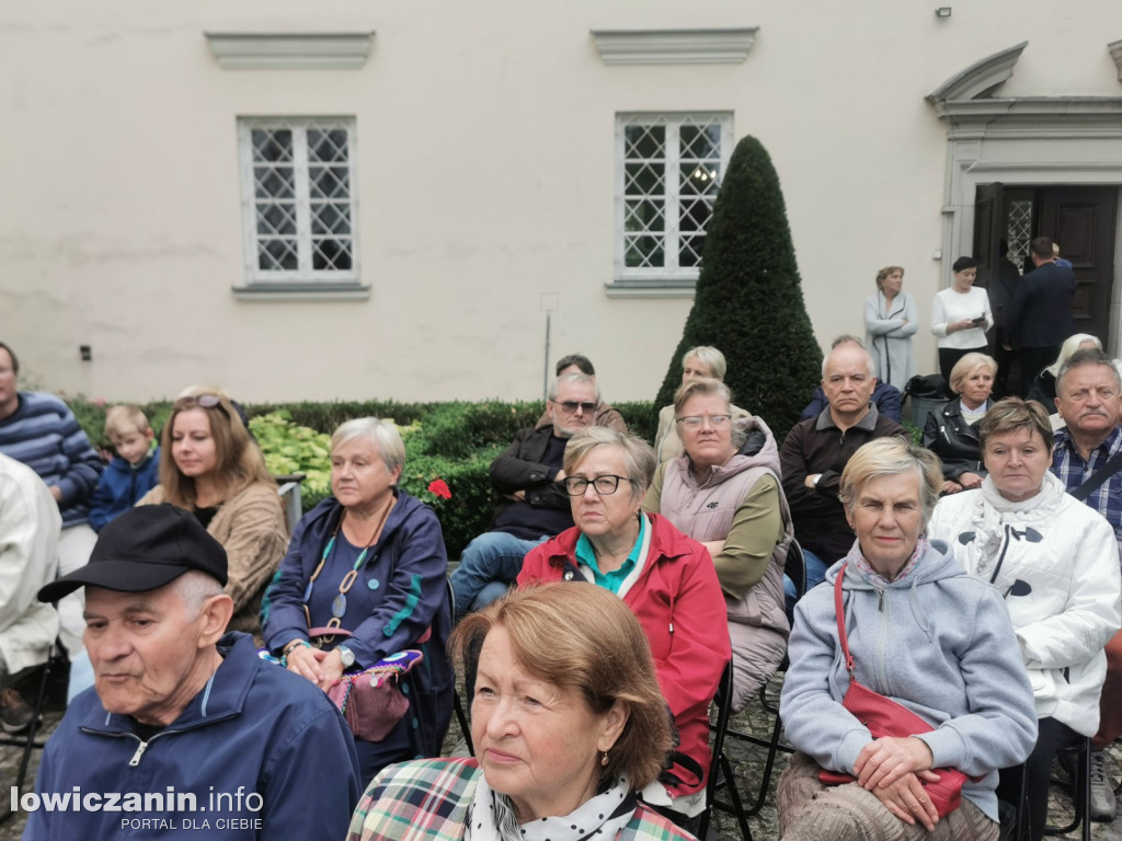 Koncert na dziedzińcu muzeum