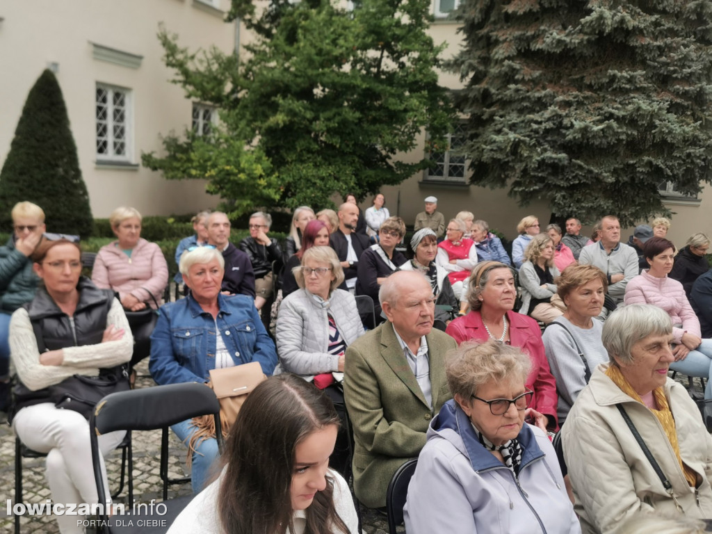 Koncert na dziedzińcu muzeum