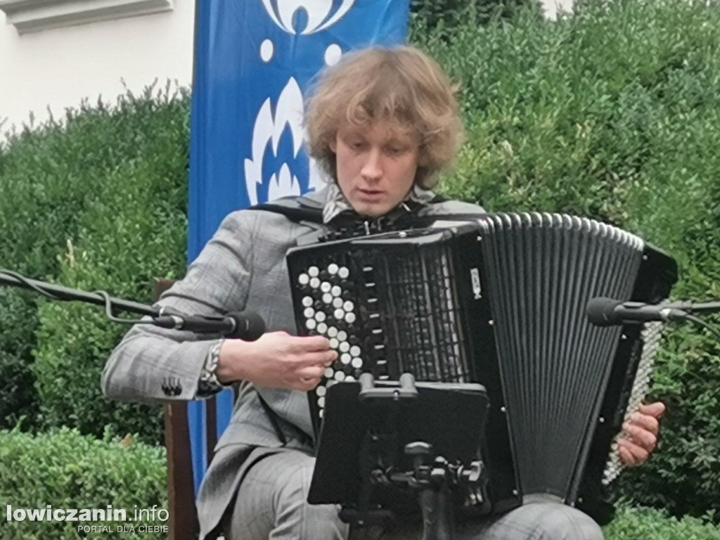 Koncert na dziedzińcu muzeum