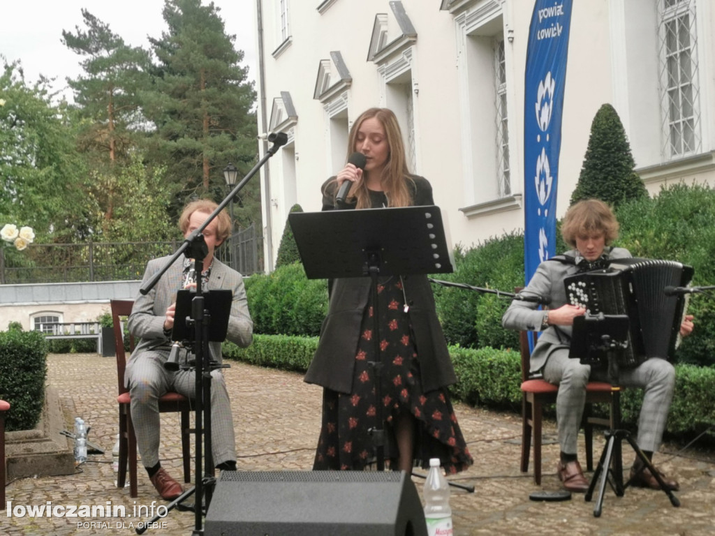 Koncert na dziedzińcu muzeum