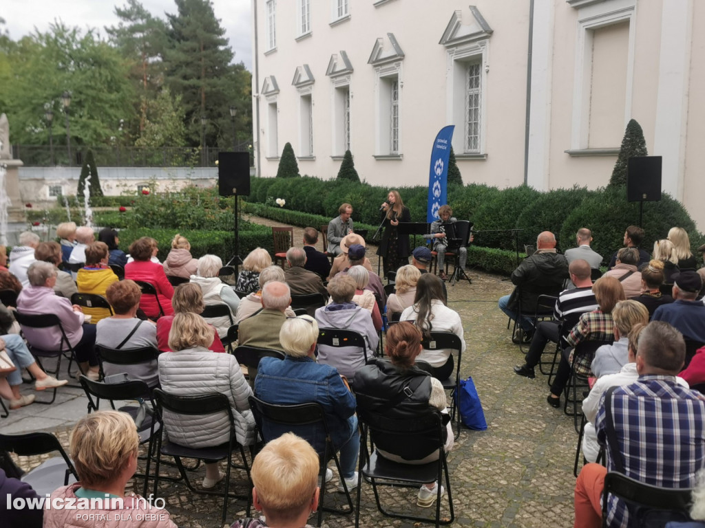 Koncert na dziedzińcu muzeum