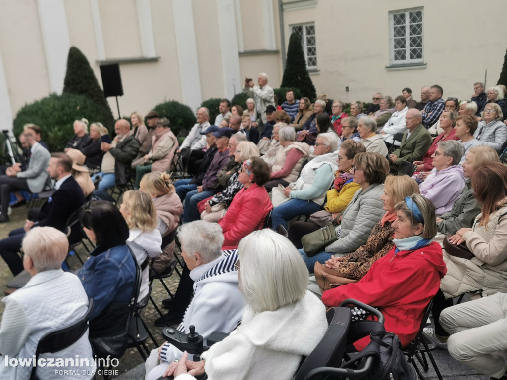 Koncert na dziedzińcu muzeum