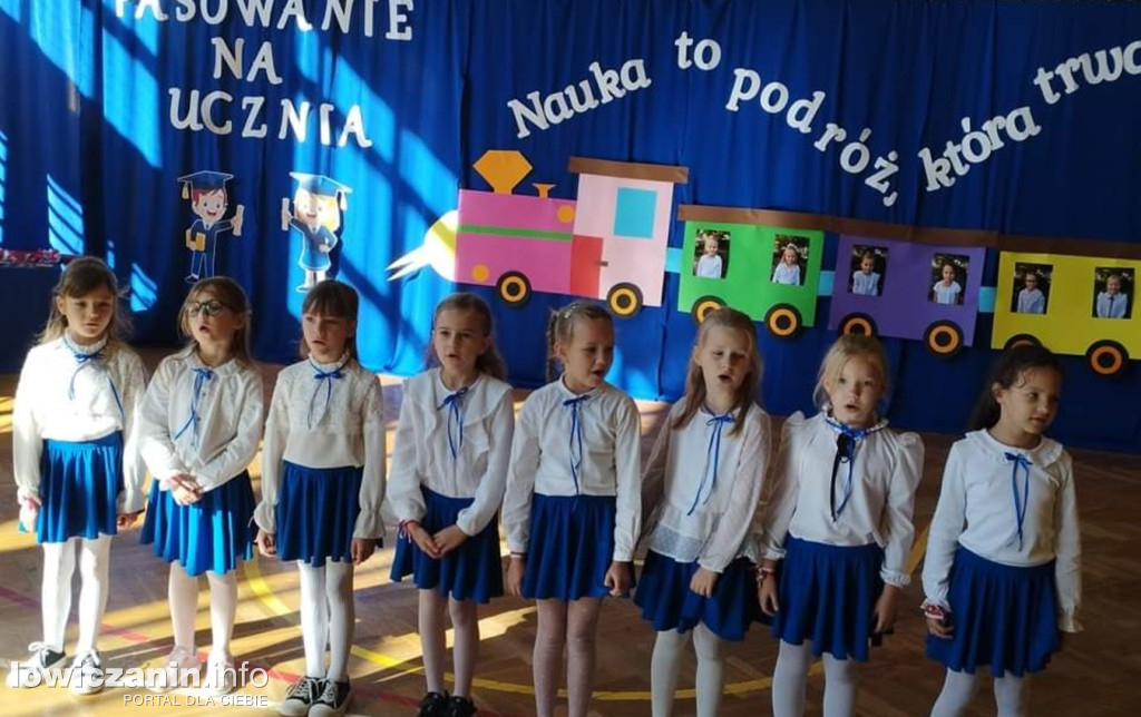 Pasowanie uczennic w Dąbkowicach