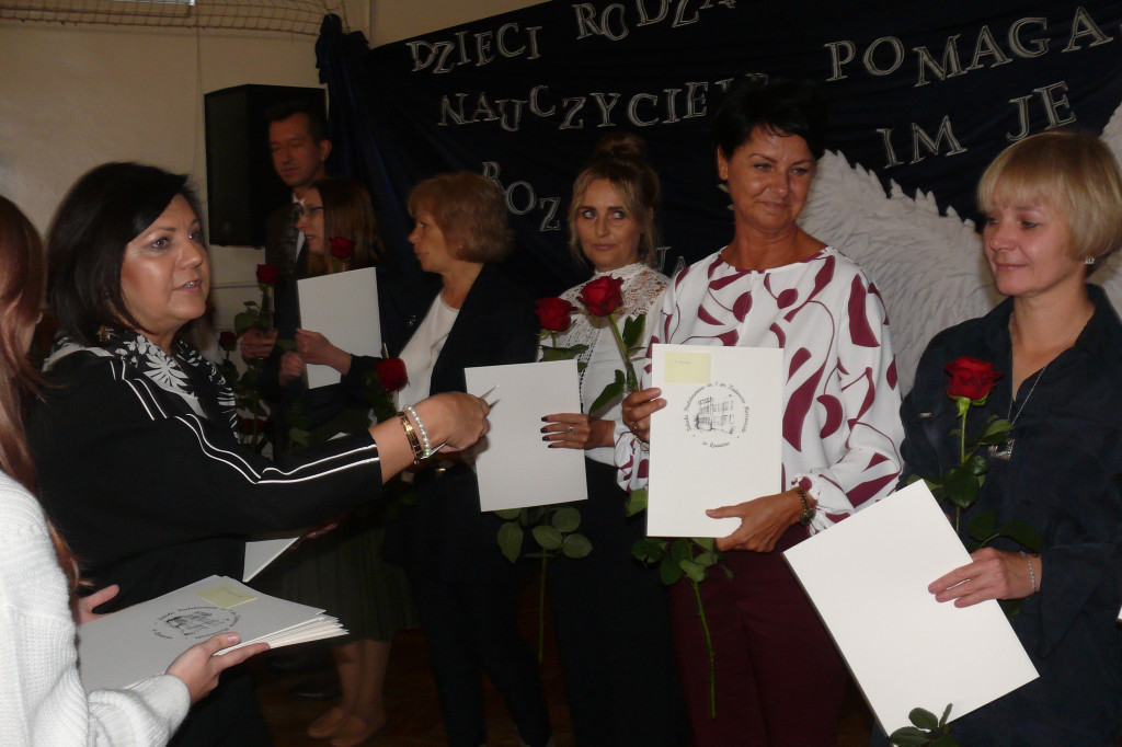 SP1 Łowicz. Uroczystość z okazji Dnia Edukacji Narodowej