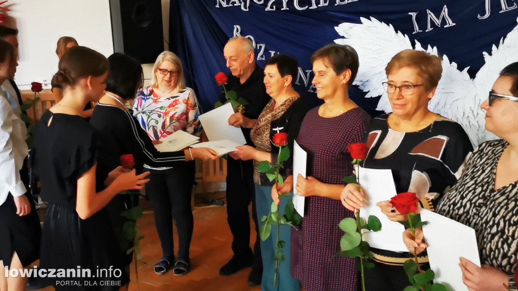 SP1 Łowicz. Uroczystość z okazji Dnia Edukacji Narodowej
