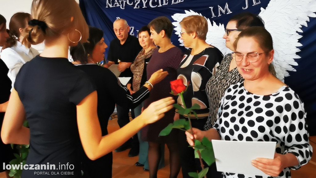 SP1 Łowicz. Uroczystość z okazji Dnia Edukacji Narodowej
