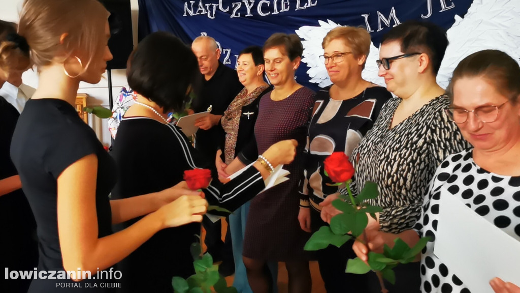 SP1 Łowicz. Uroczystość z okazji Dnia Edukacji Narodowej